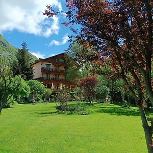 Estanys Blaus Hotel Tavascán